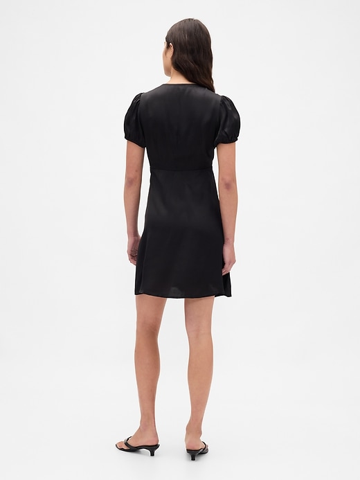 mini abito con scollo a v e pizzo satinato