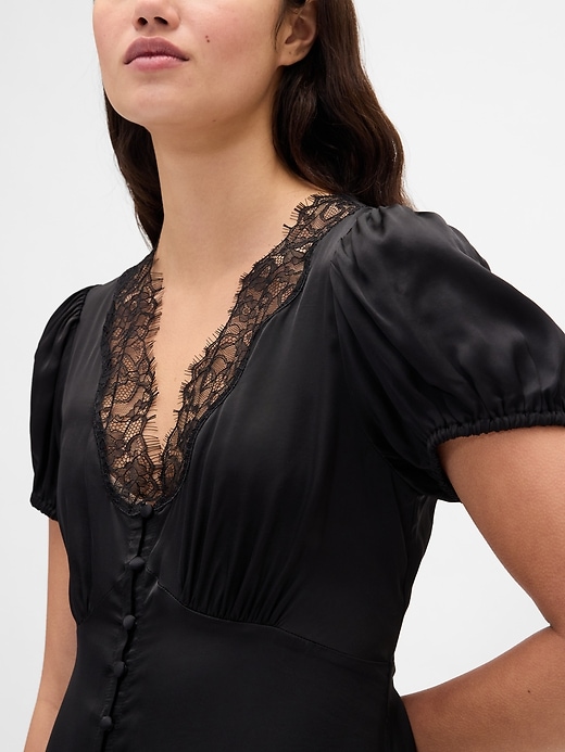 mini abito con scollo a v e pizzo satinato