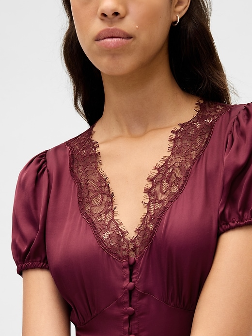 mini abito con scollo a v e pizzo satinato