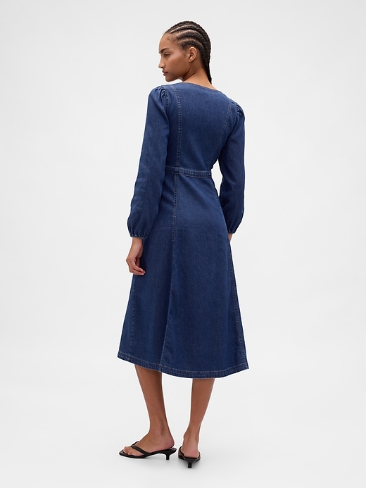 abito midi in denim con scollo a cuore