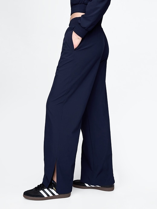 pantaloni gapfit tech a vita alta con orlo diviso