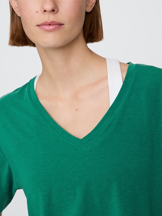 maglietta corta con scollo a v gapfit breathe