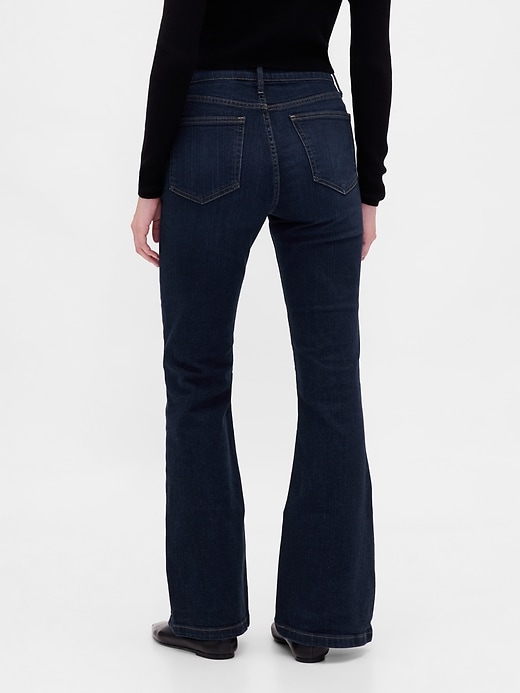 jeans a zampa anni 70 a vita alta