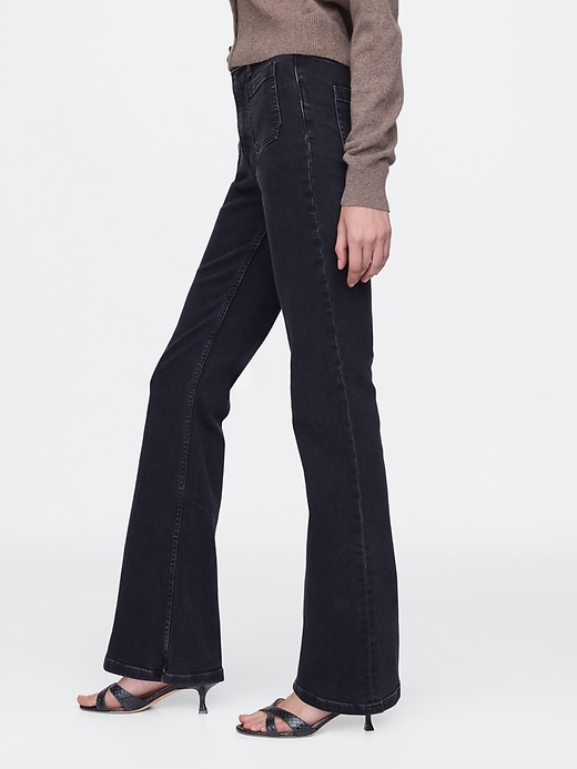 jeans a zampa anni 70 a vita alta