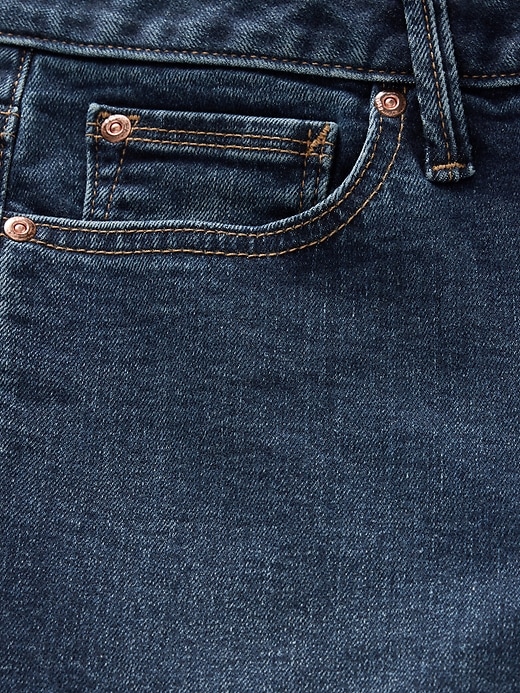 jeans lunghi e attillati a vita bassa
