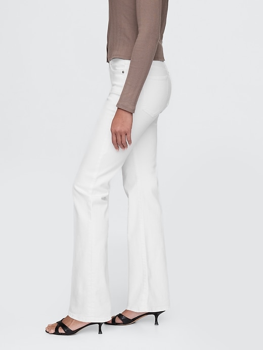 jeans a zampa anni 70 a vita alta