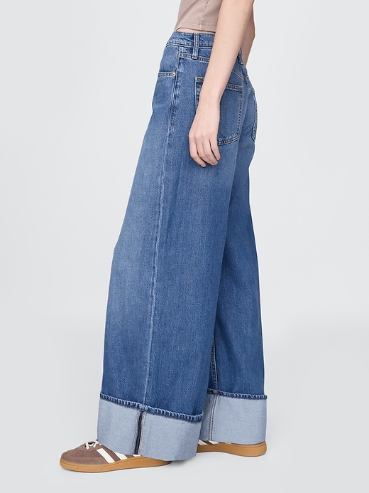 jeans larghi ultra morbidi a vita media con risvolto