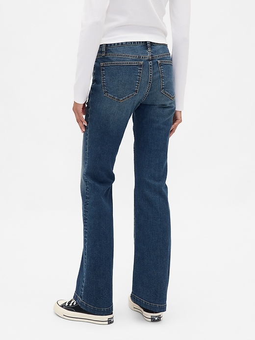 jeans lunghi e attillati a vita bassa