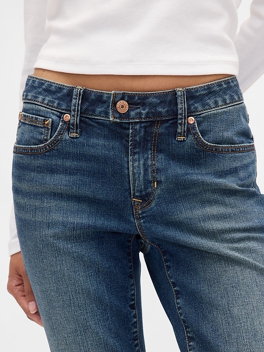 jeans lunghi e attillati a vita bassa