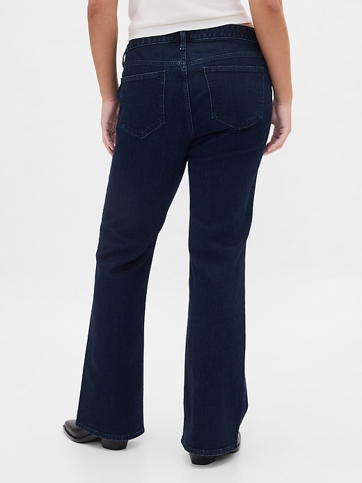 jeans lunghi e attillati a vita bassa