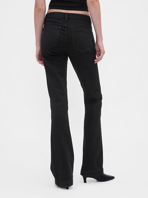 jeans lunghi e attillati a vita bassa