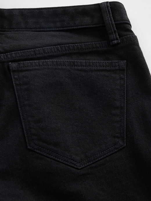jeans lunghi e attillati a vita bassa e sinuosa