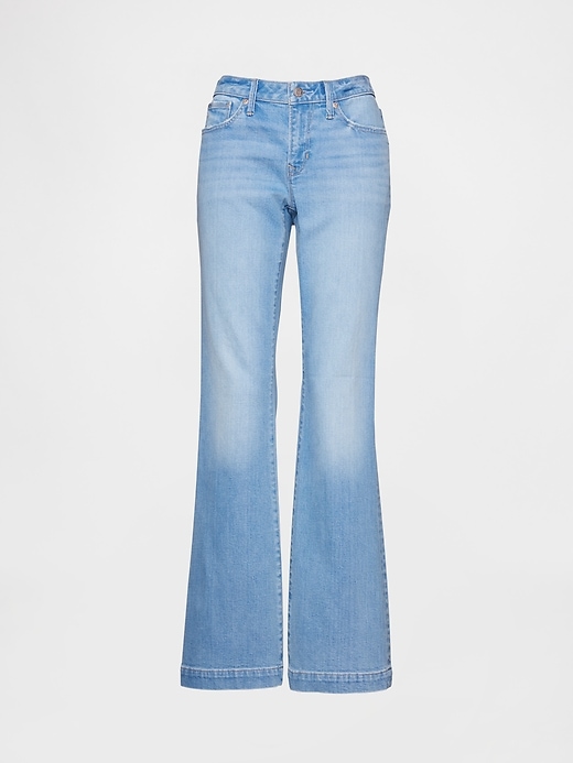 jeans lunghi e attillati a vita bassa e sinuosa