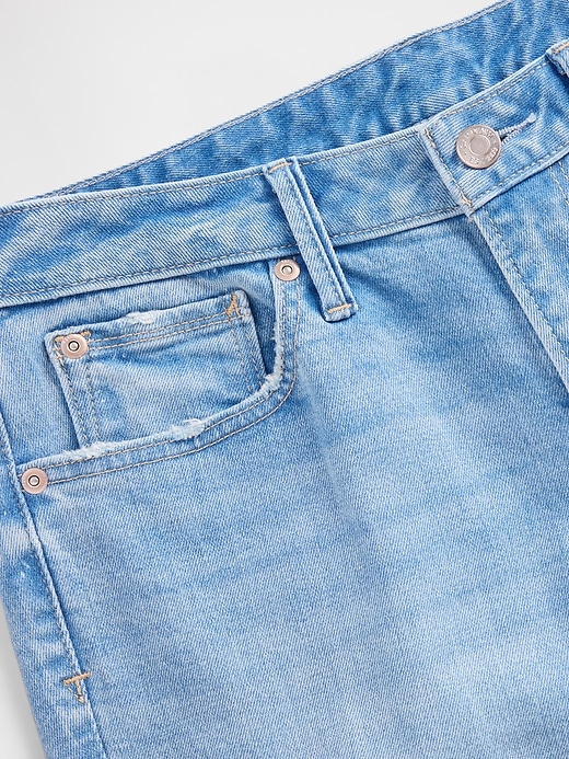 jeans lunghi e attillati a vita bassa e sinuosa