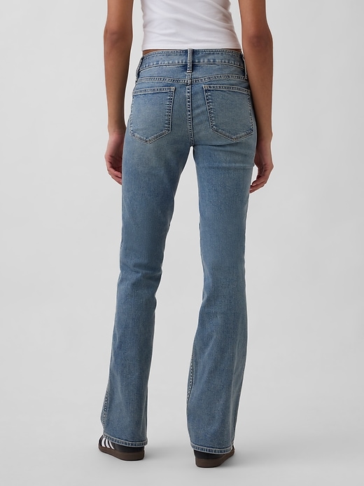 jeans lunghi e attillati a vita bassa