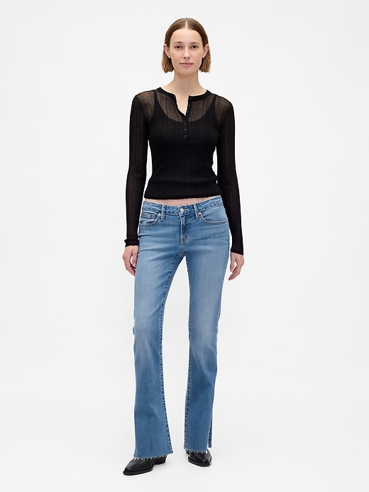 jeans a vita bassa lunghi e attillati con orlo diviso