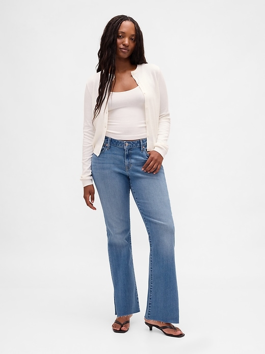 jeans a vita bassa lunghi e attillati con orlo diviso