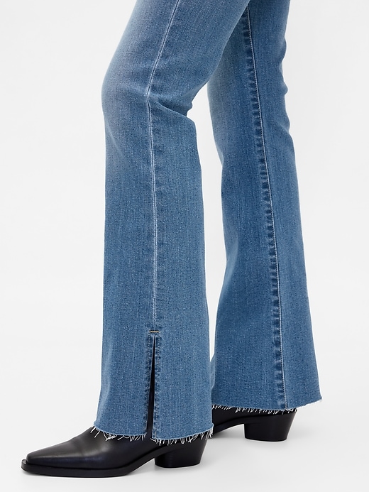 jeans a vita bassa lunghi e attillati con orlo diviso