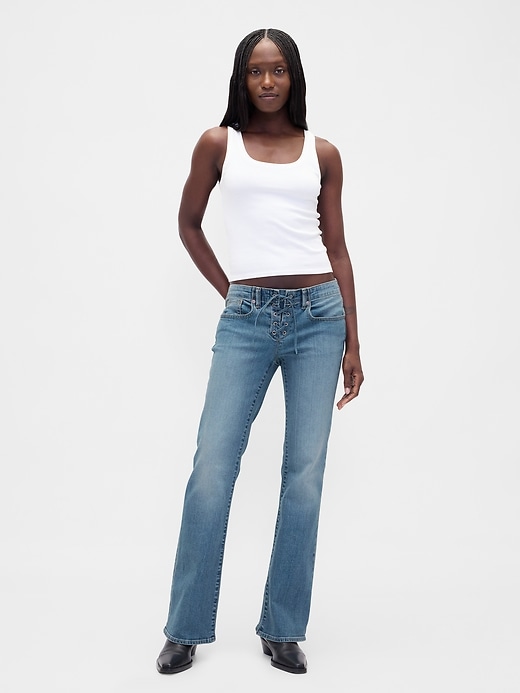 jeans lunghi e attillati con lacci a vita bassa