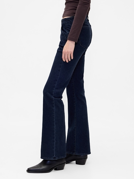 jeans lunghi e attillati a vita bassa