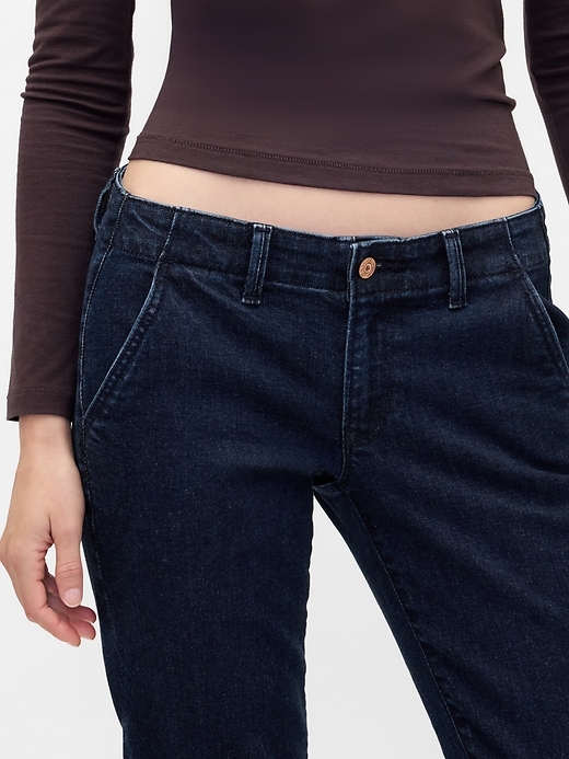 jeans lunghi e attillati a vita bassa