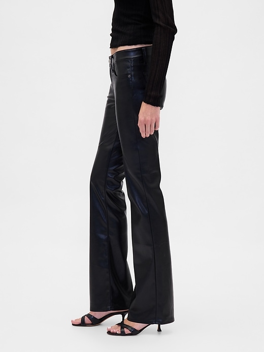 pantaloni lunghi e attillati in pelle vegana riciclata a vita bassa