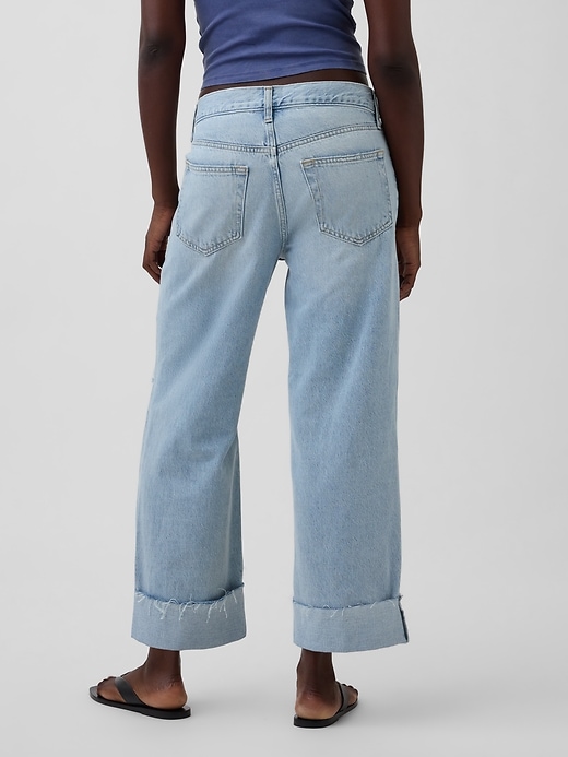 jeans crop rilassati con risvolto basso