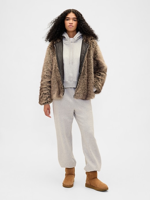 felpa con cappuccio e zip rilassata in pelliccia sintetica