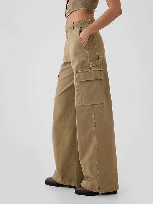 pantaloni cargo larghi color cachi a vita media