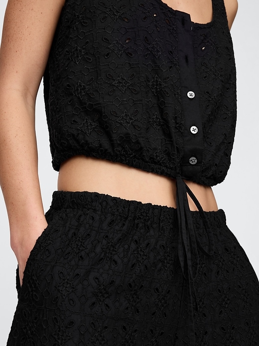 pantaloni larghi e comodi con occhielli a vita media