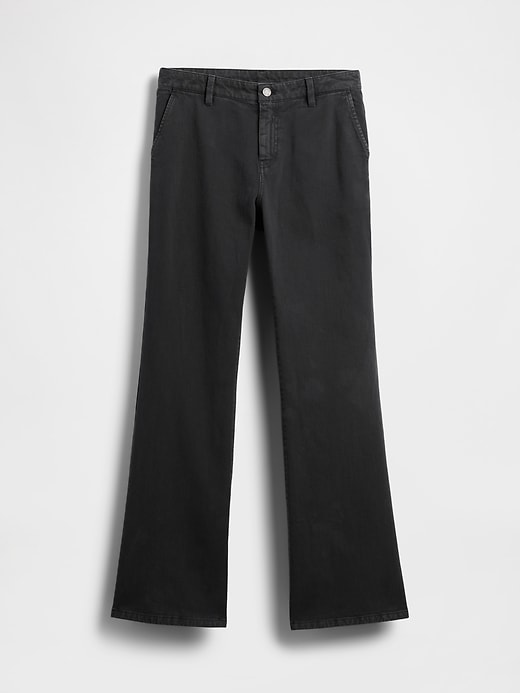 pantaloni cachi a vita bassa e rilassati