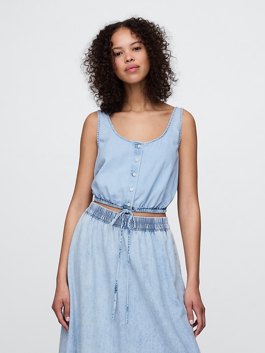 top corto in denim con orlo stretto