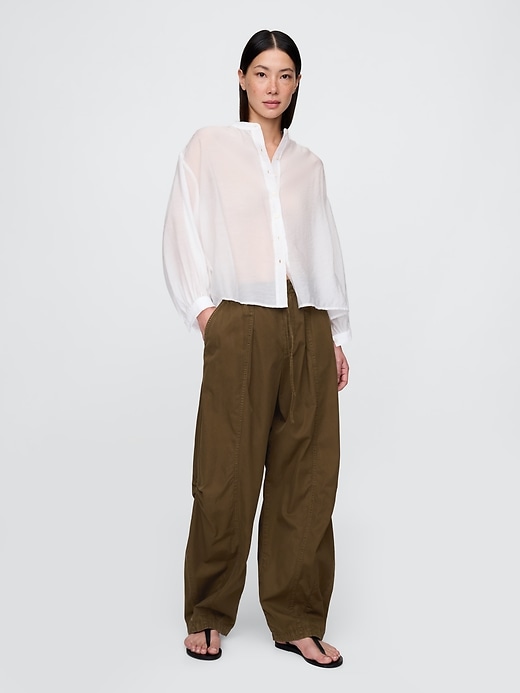 camicia trasparente con bottoni sul davanti