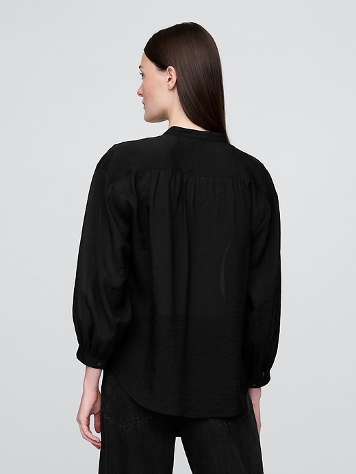 camicia trasparente con bottoni sul davanti