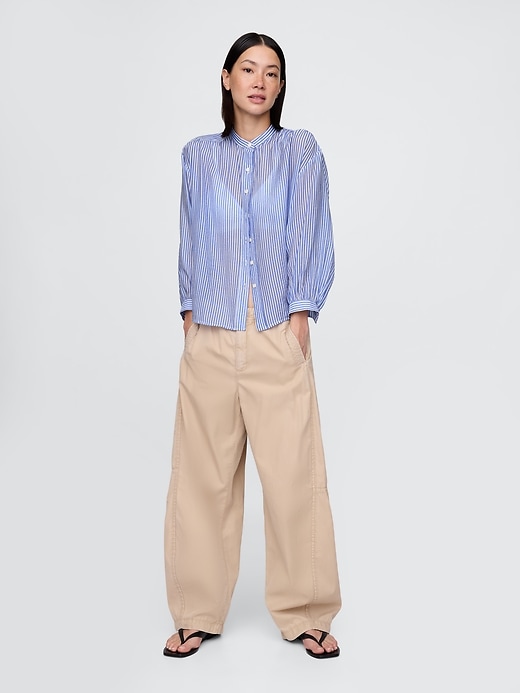 camicia trasparente con bottoni sul davanti