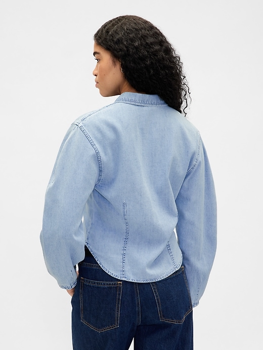 camicia in denim con maniche a palloncino