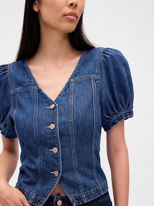 top in denim con maniche a sbuffo e cuciture