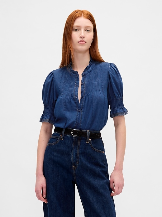 camicia con volant e pieghe