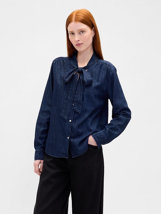 camicia in denim con collo annodato