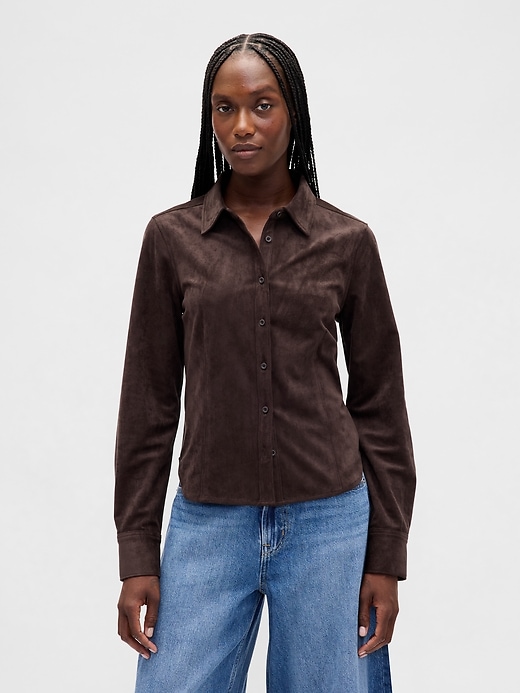 camicia aderente in pelle scamosciata vegana