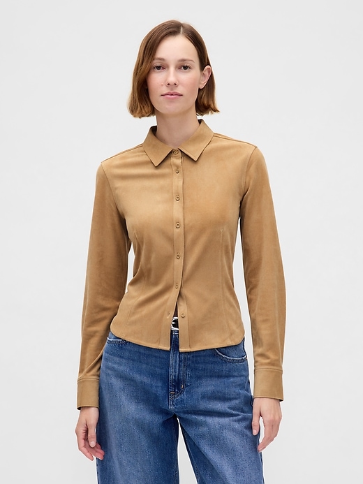 camicia aderente in pelle scamosciata vegana