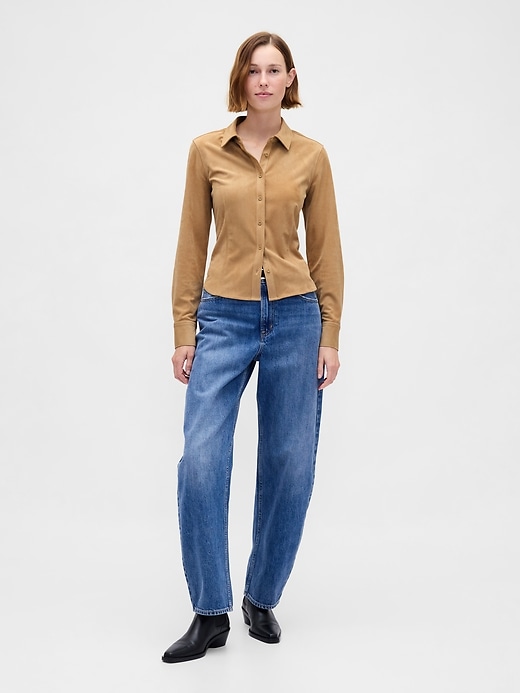 camicia aderente in pelle scamosciata vegana