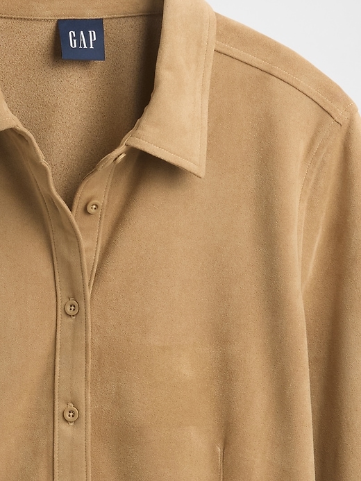 camicia aderente in pelle scamosciata vegana