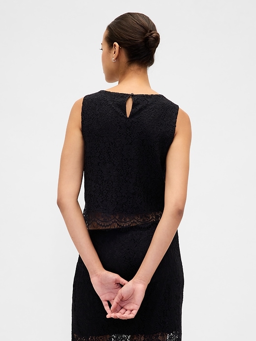 top corto in pizzo con scollo a barca