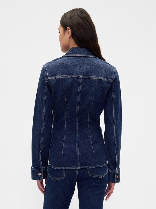 camicia in denim con cuciture strette