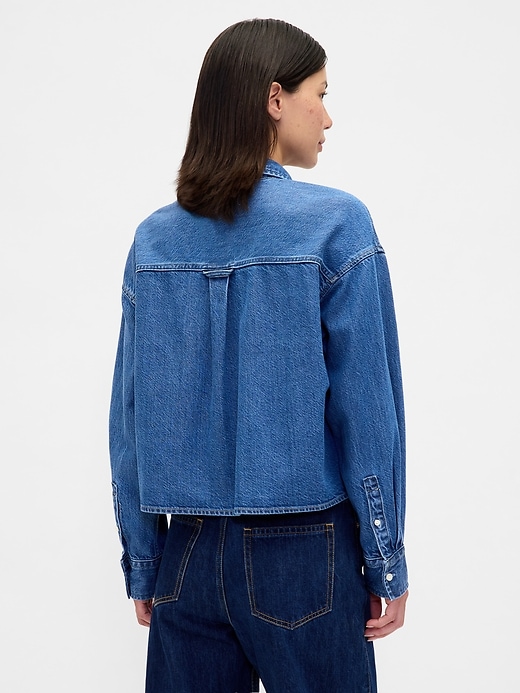 camicia corta oversize con orlo dritto in denim ultra morbido