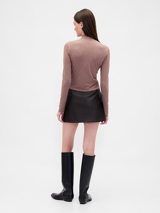 mini gonna-pantalone in pelle vegana