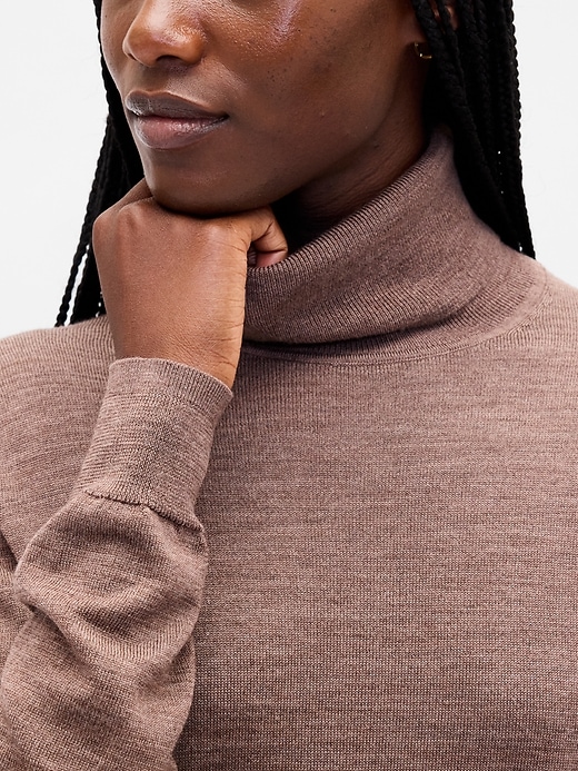 maglione a collo alto in lana merino al 100