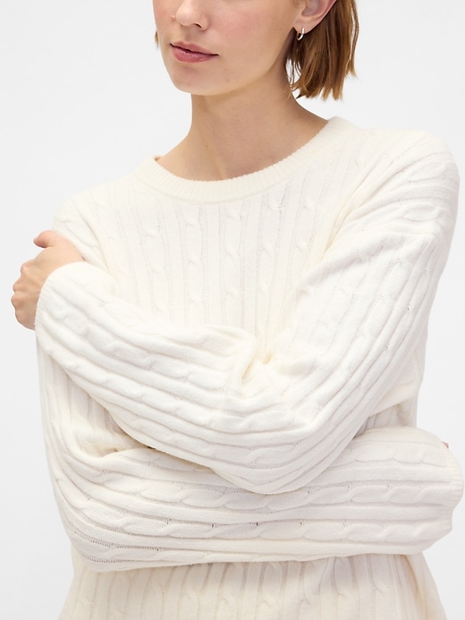 maglione girocollo in maglia a trecce cashsoft