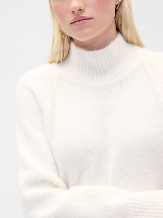 maglione a collo alto oversize e peloso